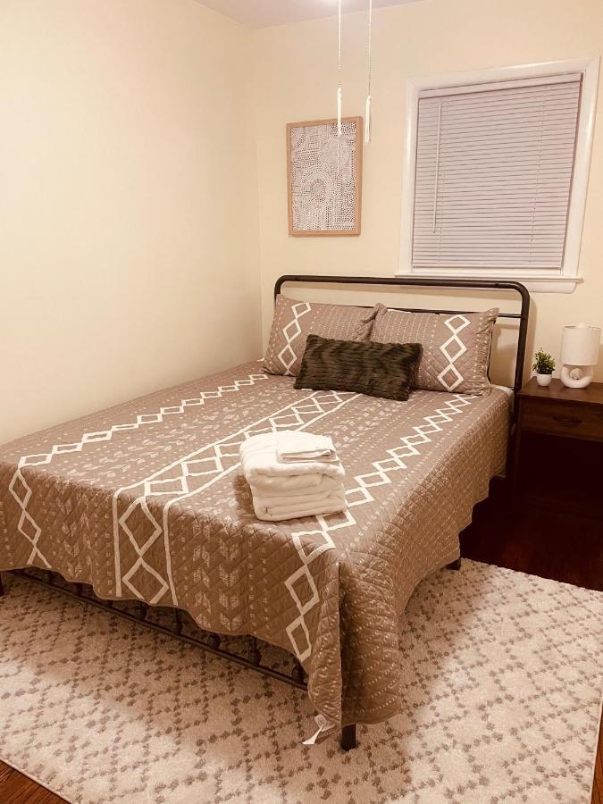 Newly Renovated Charming Home With Parking Fort Washington Luaran gambar
