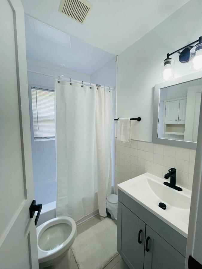 Newly Renovated Charming Home With Parking Fort Washington Luaran gambar
