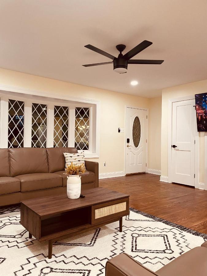 Newly Renovated Charming Home With Parking Fort Washington Luaran gambar